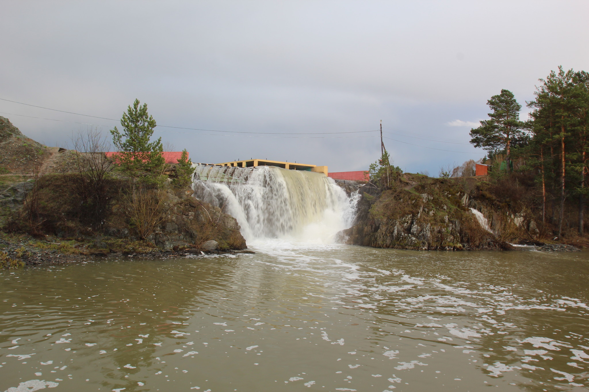 Водопад основа. Карпысакский водопад Новосибирская. Водопад Инорс Уфа. Карпысак водопад мельница.