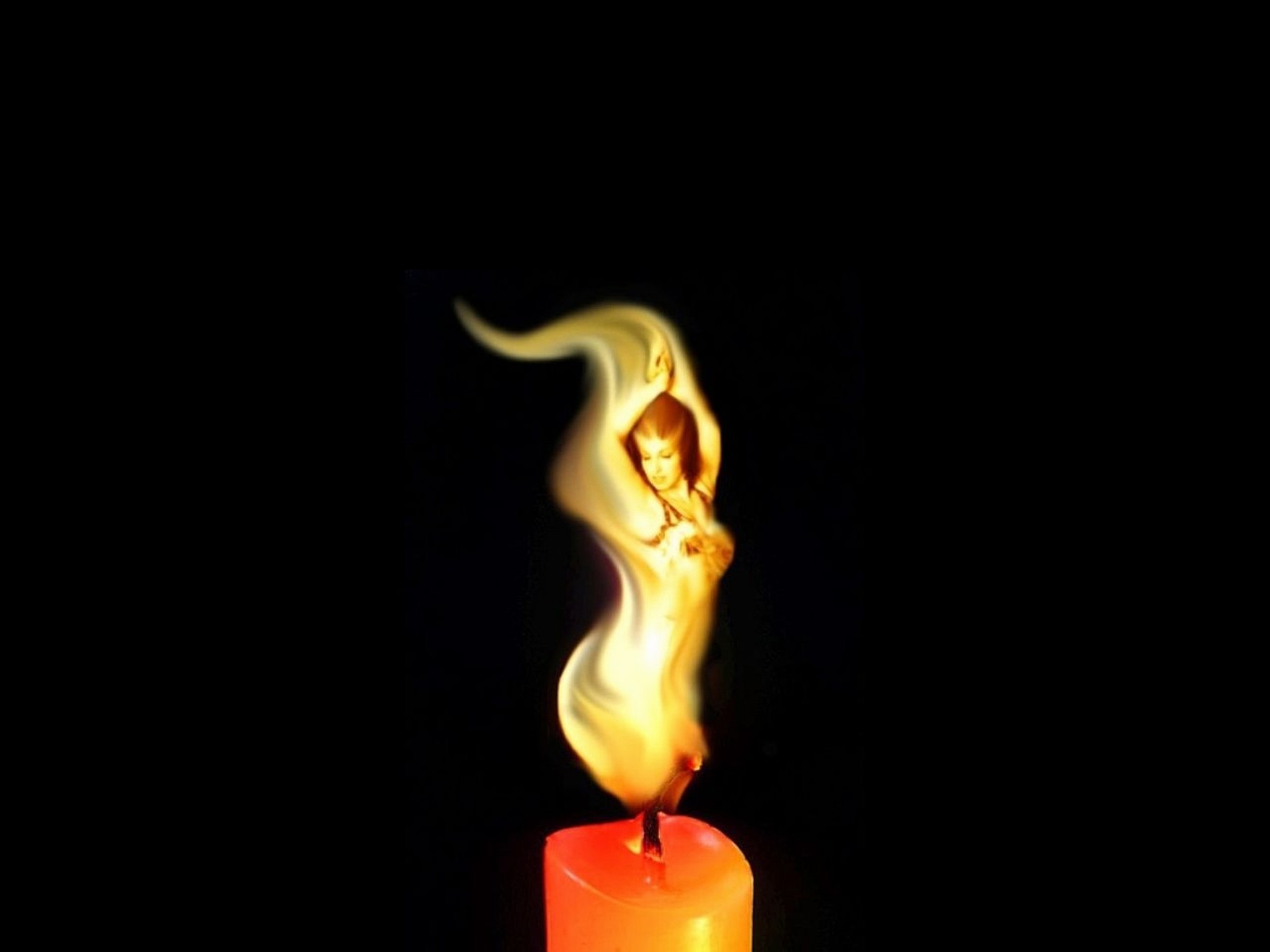 Танцующее пламя свечи